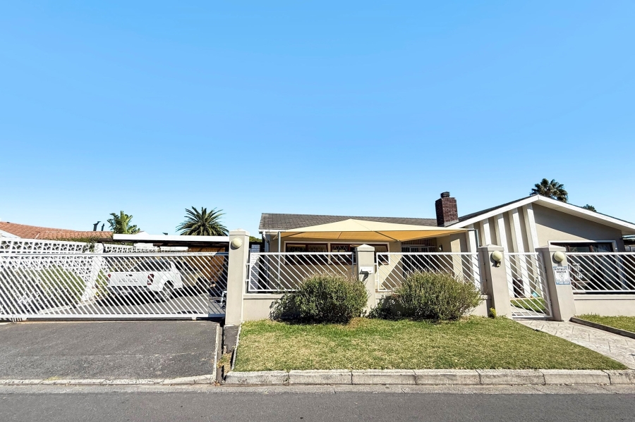 4 Bedroom Property for Sale in Monte Vista Western Cape